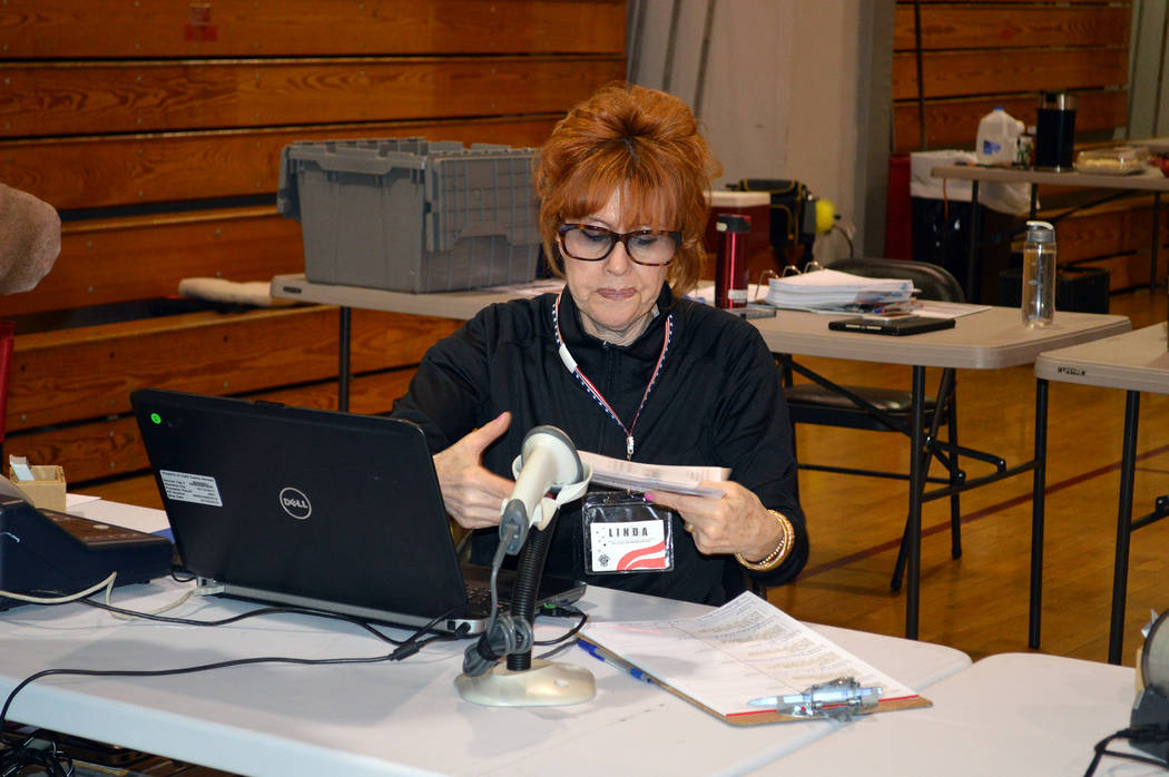 Celia Shortt Goodyear/Boulder City Review
Poll worker and Boulder City resident Linda Barnett helps a voter check in at the voting center at the recreation center during Tuesday's election.