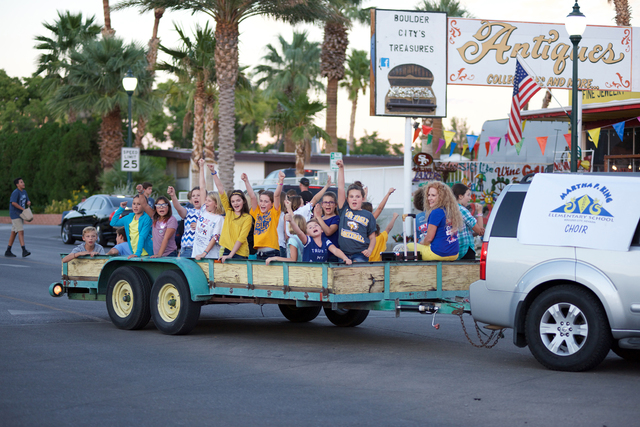 Noel Kanaley/Boulder City Review
The choir from King Elementary School joined homecoming festivities, singing and waving to those along the parade route Thursday, Sept. 29, 2016.