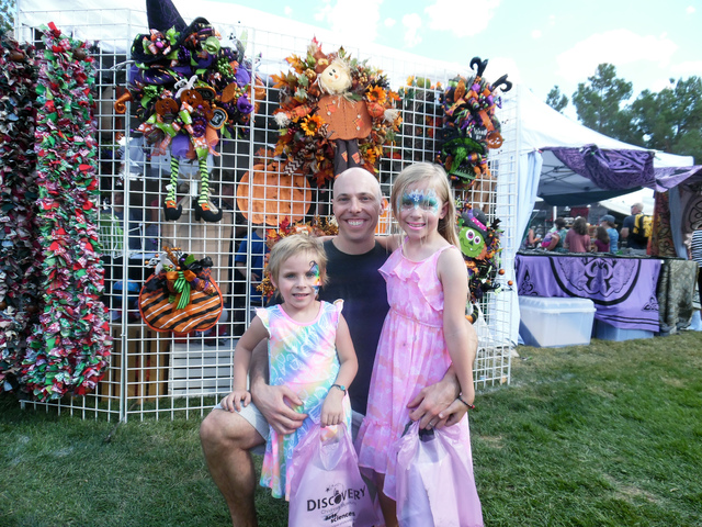Hunter Terry/Boulder City Review
Ken Kunke brought daughters Morgan, 4, left, and Madilyn, 7, to Boulder City for their first Art in the Park experience Saturday, the 54th anniversary for the Boul ...