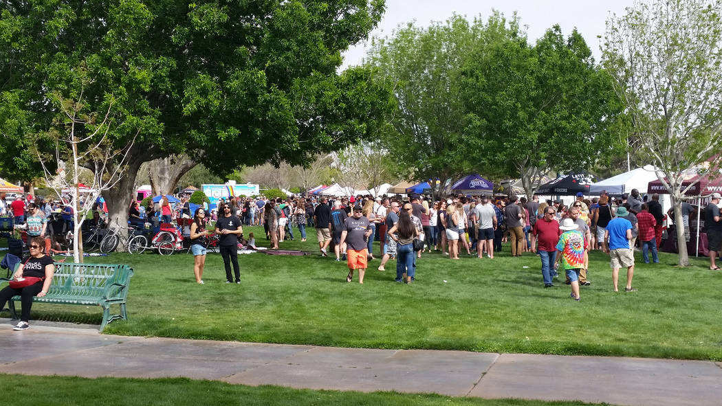 Celia Shortt Goodyear/Boulder City Review
Crowds packed Wilbur Square Park on Saturday for the 2018 Boulder City Beerfest.