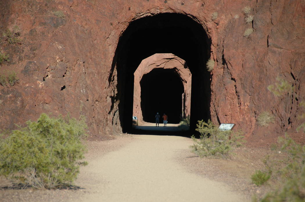 File The Historic Railroad Hiking Trail is a 7.5-mile round-trip mile hike with views of the mountains and Lake Mead and five 300-foot-long and 25-foot-wide tunnels along the way. You can enjoy a ...