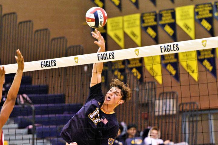 (Robert Vendettoli/Boulder City Review) Spiking a thunderous kill, Boulder City High School jun ...