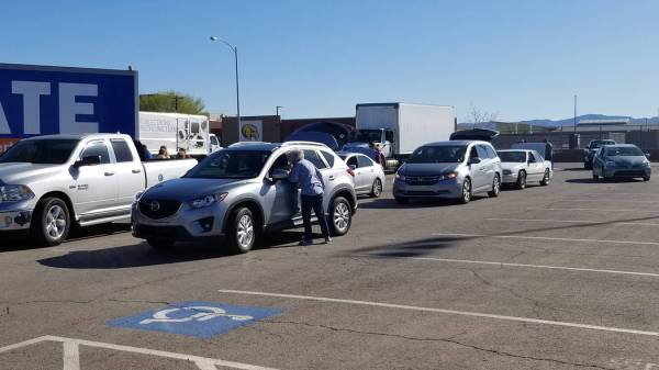Celia Shortt Goodyear/Boulder City Review Residents line up to donate and recycle items at the ...