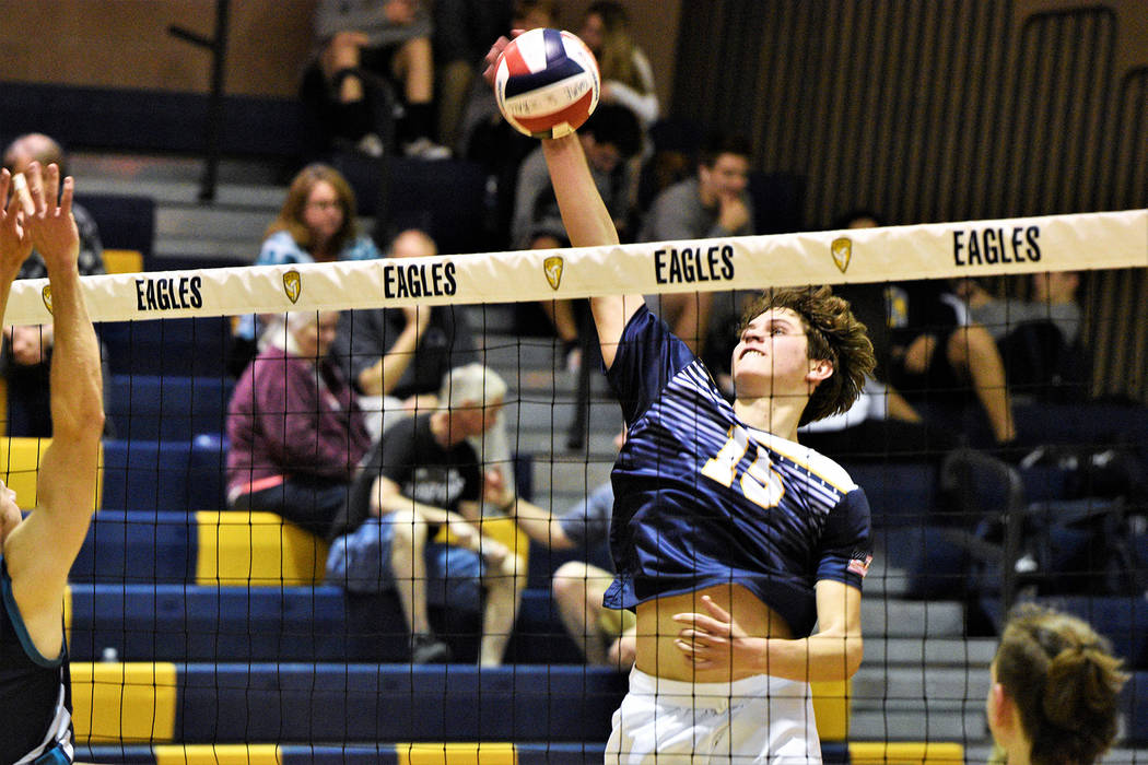 (Robert Vendettoli/Boulder City Review) Rising up for a thunderous kill, Boulder City High Scho ...