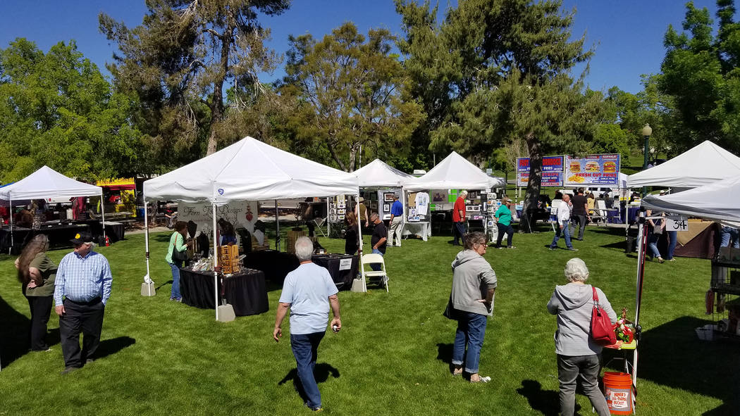 (Celia Shortt Goodyear/Boulder City Review) Visitors and artists enjoy the 34th annual Spring F ...