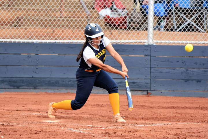 (Robert Vendettoli/Boulder City Review) Making contact, Boulder City High School sophomore Broo ...