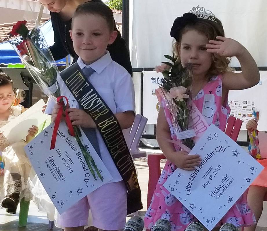 (Celia Shortt Goodyear/Boulder City Review) Asher Stewart, left, and Kinsley Irwin are crowned ...