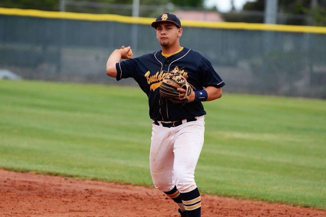 (Robert Vendettoli/Boulder City Review) Scooping up a ground ball, Boulder City High School sen ...