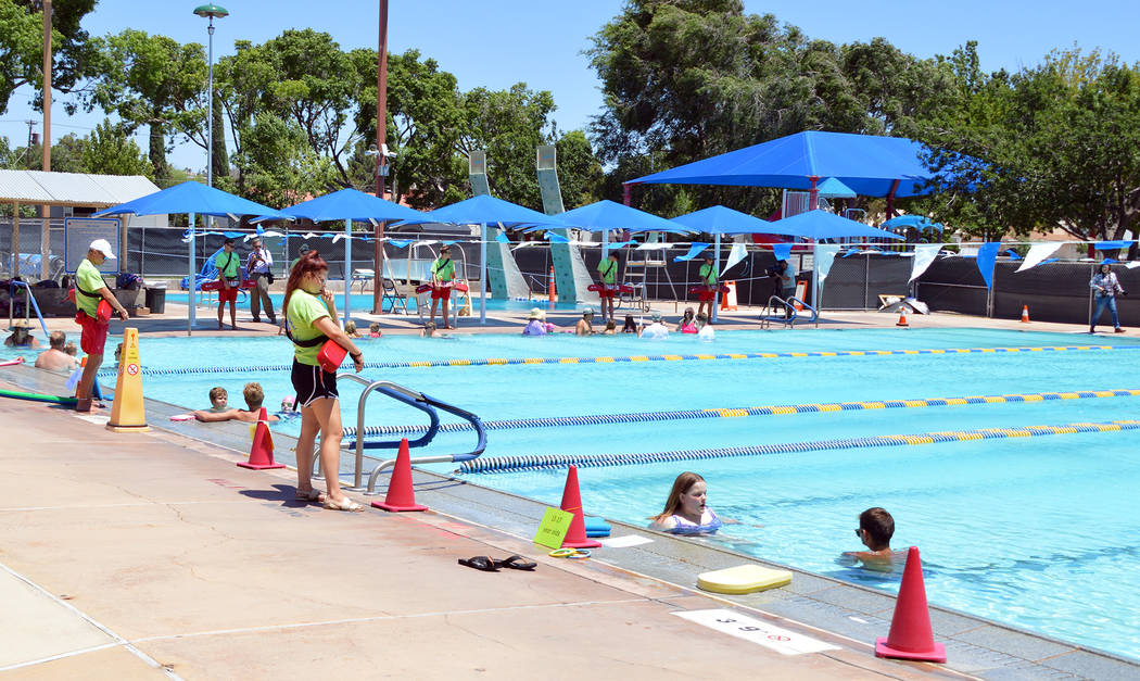 Celia Shortt Goodyear/Boulder City Review Guests participate in the World's Largest Swimming Le ...