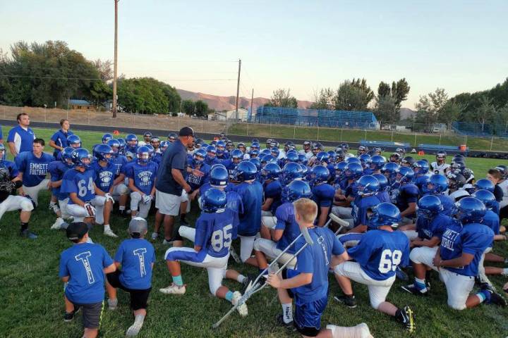 (Alex Moore) Boulder City head coach Chris Morelli addresses players from both Boulder City Hig ...