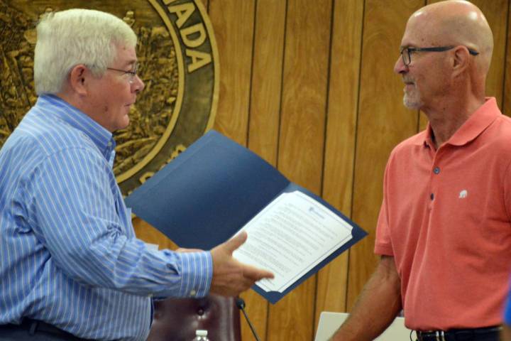 (Celia Shortt Goodyear/Boulder City Review) Mayor Kiernan McManus, left, presents Cary Fisher o ...