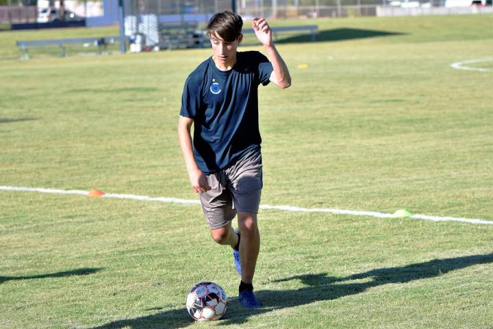 (Robert Vendettoli/Boulder City Review) Boulder City High School junior Julian Balmer pushes th ...