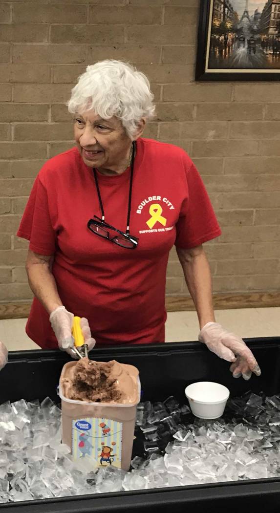 (Hali Bernstein Saylor/Boulder City Review) Joan Pomellito serves up dishes of ice cream Friday ...