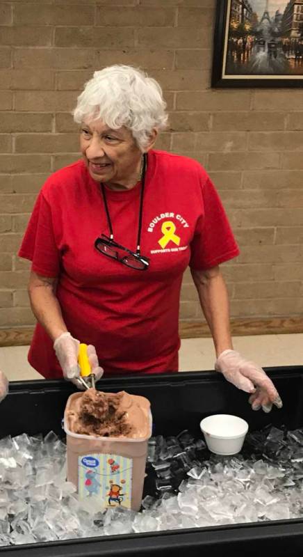 (Hali Bernstein Saylor/Boulder City Review) Joan Pomellito serves up dishes of ice cream Friday ...