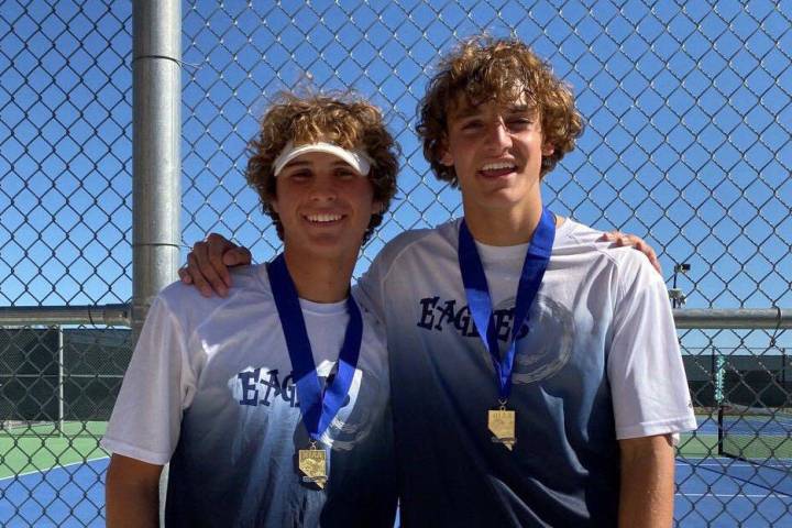 (Rachelle Huxford) Boulder City High School seniors Boen Huxford, left, and Preston Jorgensen a ...