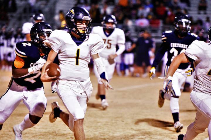 (Robert Vendettoli/Boulder City Review) Boulder City High School senior Parker Reynolds scrambl ...