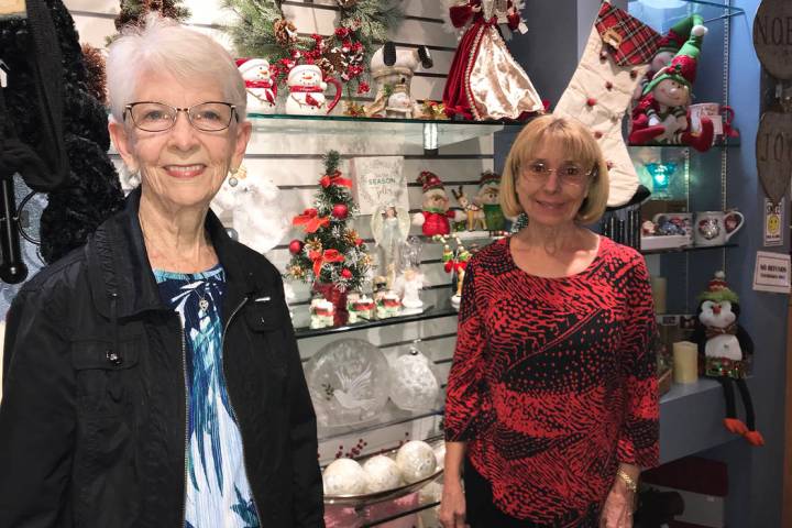 (Hali Bernstein Saylor/Boulder City Review) Susan Johnson, left, president of the Boulder City ...