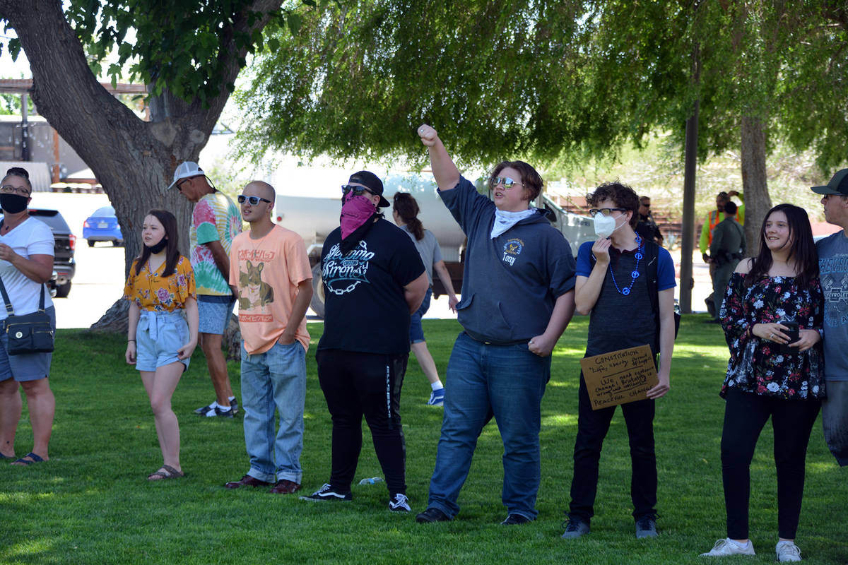 Celia Shortt Goodyear/Boulder City Review People participate in an informal peaceful event at S ...