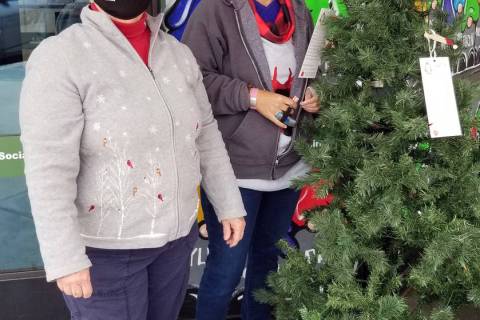 Celia Shortt Goodyear/Boulder City Review Cookie Grimberg, left, and Shirley Reed set up Emerge ...