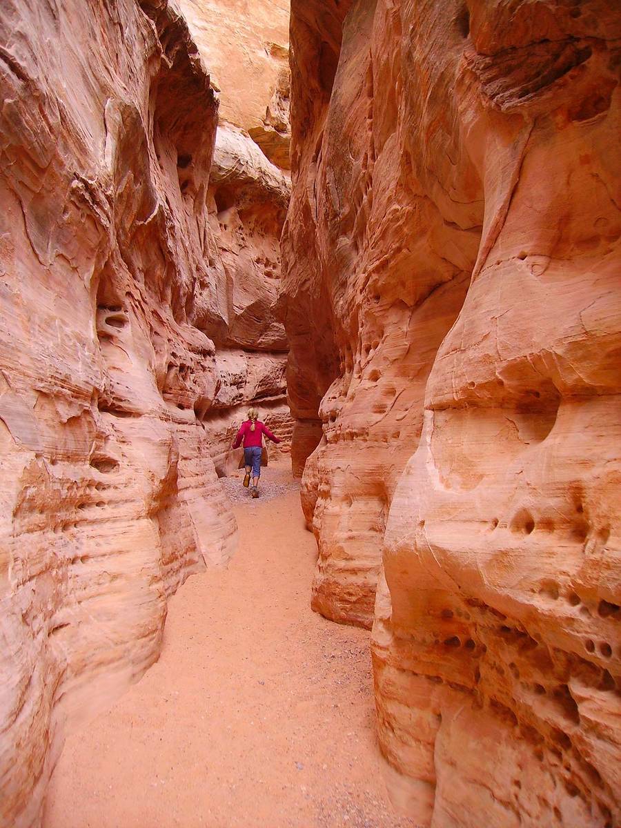 (Deborah Wall) The White Domes Loop Trail at Nevada’s Valley of Fire State Park features vari ...