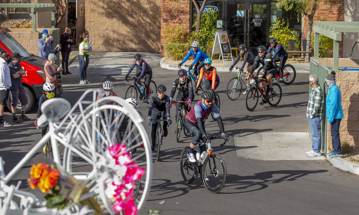 (L.E. Baskow/Las Vegas Review-Journal) Cyclist do a ride-by tribute during a vigil honoring the ...
