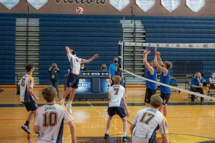 (Jamie Jane/Boulder City Review) Boulder City High School’s boys varsity volleyball team ...