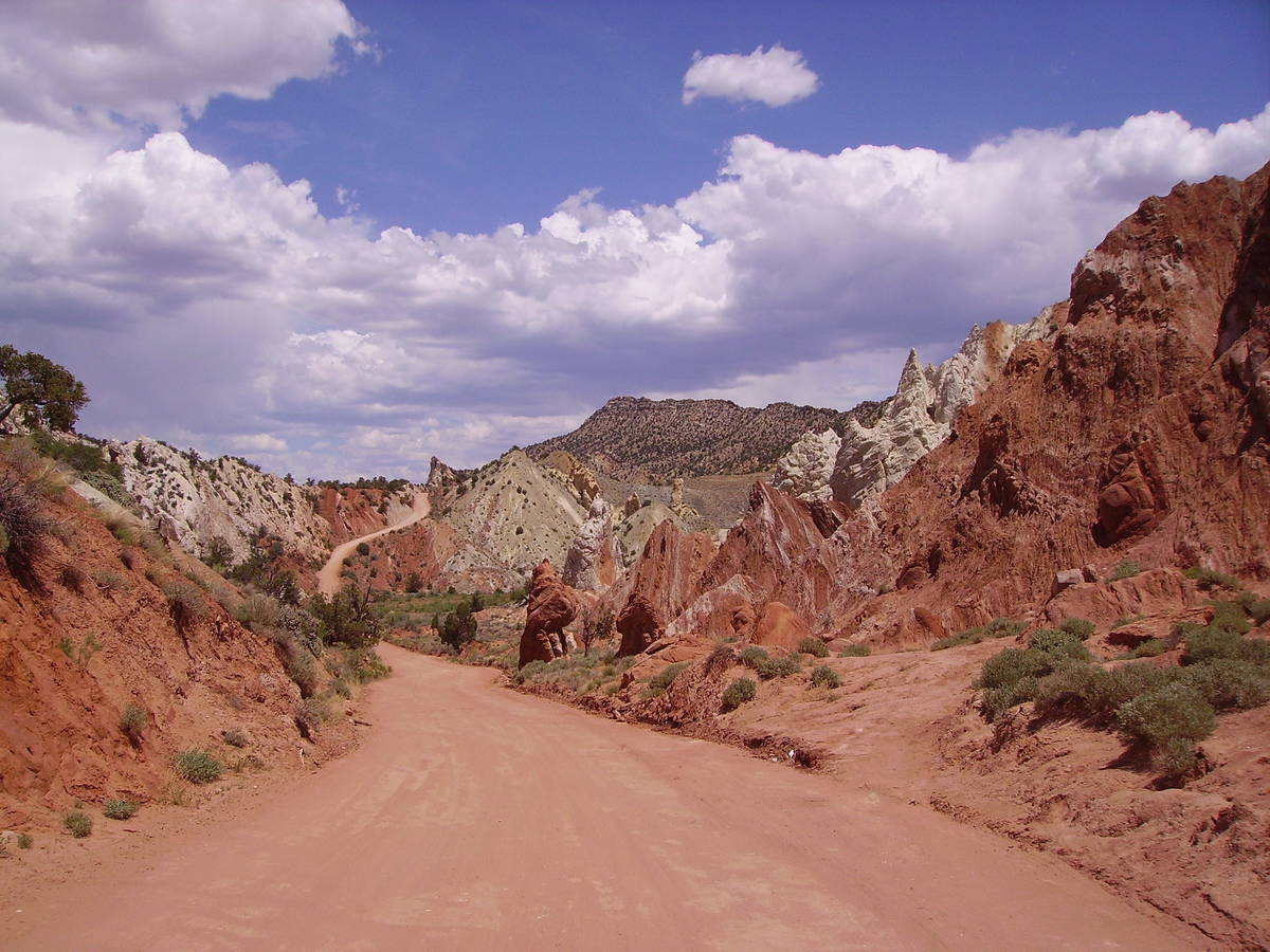 Cottonwood Canyon Road - Bryce Canyon Country