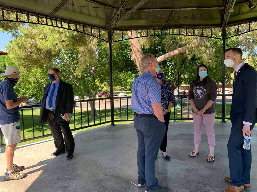 (Hali Bernstein Saylor/Boulder City Review) Resident Charlie Hauntz, from left, visits with cit ...