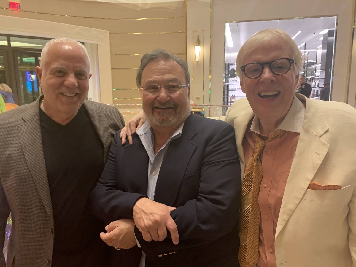 (Art Manteris) Art Manteris, left, is pictured with fellow SBC Sports Betting Hall of Famers Vi ...