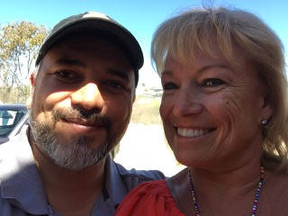 (Donna Saunders) Donna Saunders of Boulder City visits with the real Omar Castaneda, who is dep ...