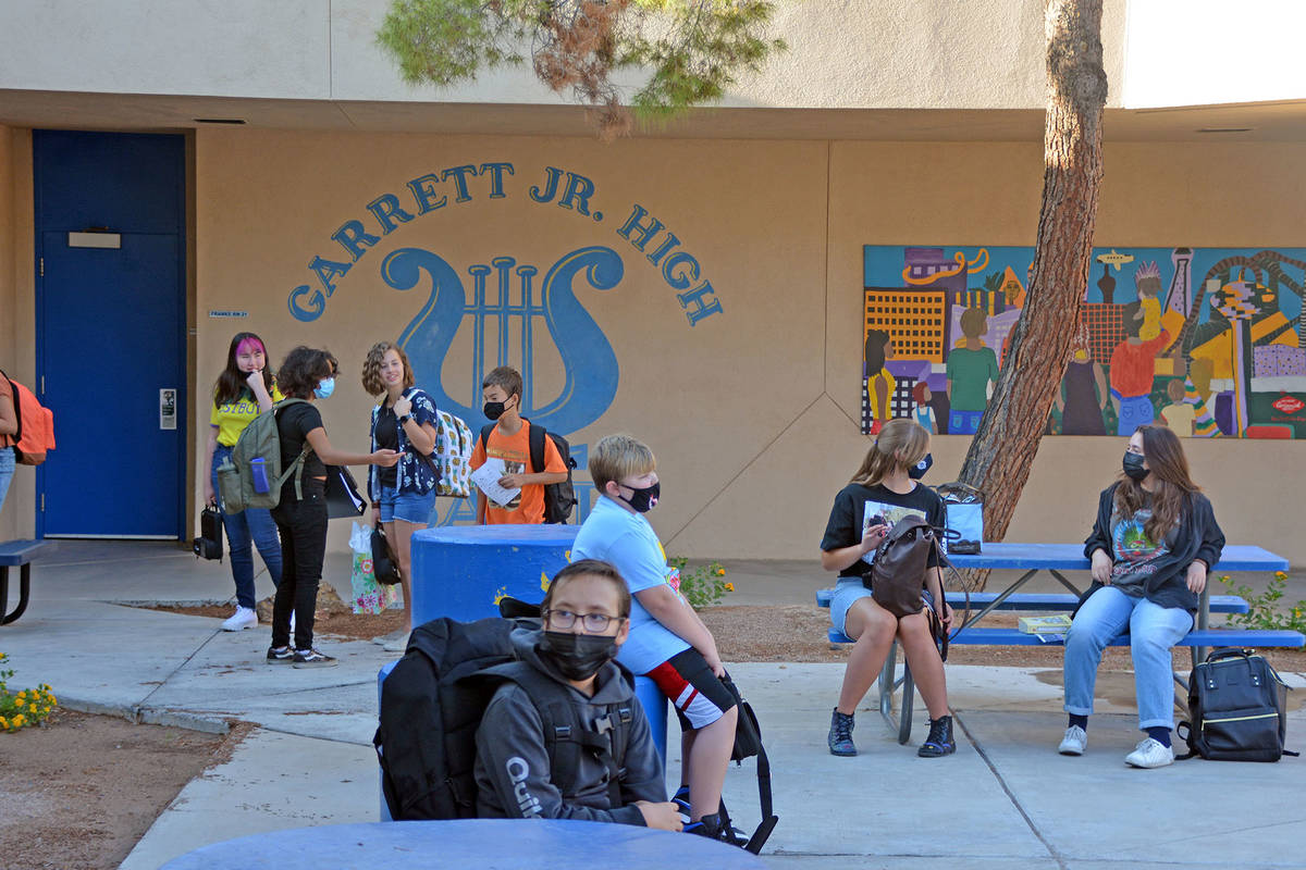 Celia Shortt Goodyear/Boulder City Review Students at Garrett Junior High School wait in the co ...