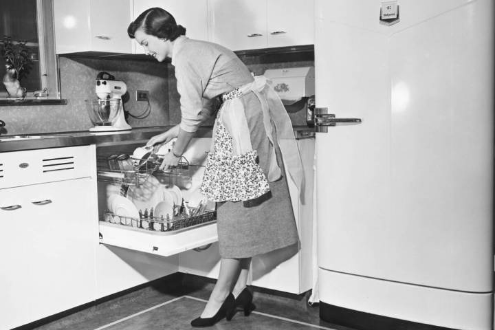 (Getty Images) Vintage dishwasher