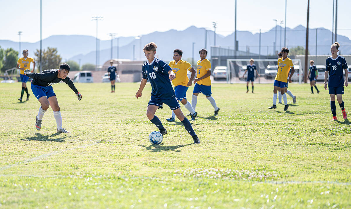 (Jamie Jane/Boulder City Review) Sophomore Roman Rose moves the ball in the Eagles’ game Cris ...