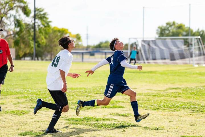 (Jamie Jane/Boulder City Review) Sophomore Lane Pusko looks for the ball in the Eagles’ 6-0 w ...