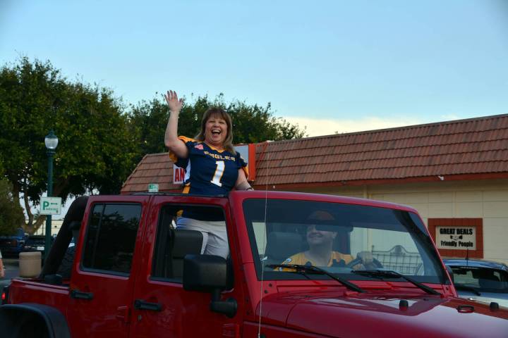 Celia Shortt Goodyear/Boulder City Review Boulder City High School Principal Amy Wagner waves t ...