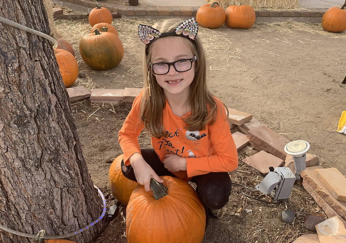 (Hali Bernstein Saylor/Boulder City Review) Emersyn Orth, 6, of Las Vegas selects her pumpkin a ...