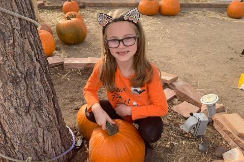 (Hali Bernstein Saylor/Boulder City Review) Emersyn Orth, 6, of Las Vegas selects her pumpkin a ...