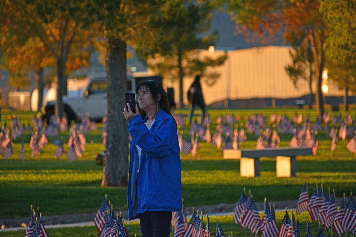 Celia Shortt Goodyear/Boulder City Review Dawn Kramer stands at her father's grave at the South ...