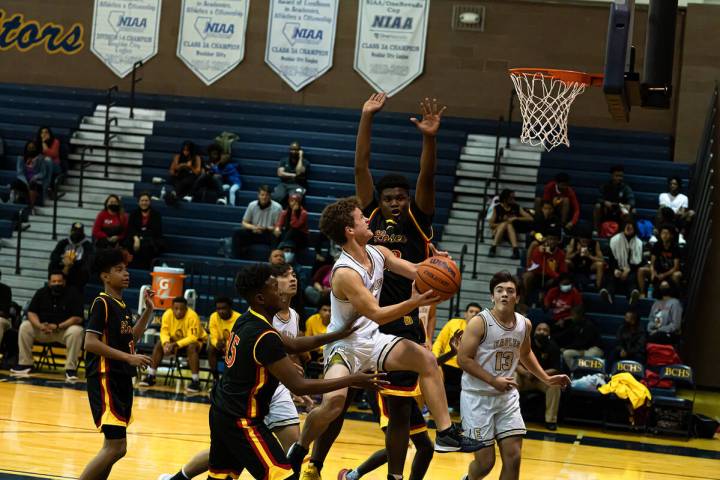 (Jamie Jane/Boulder City Review) Boulder City High School junior Bruce Woodbury, center, goes u ...