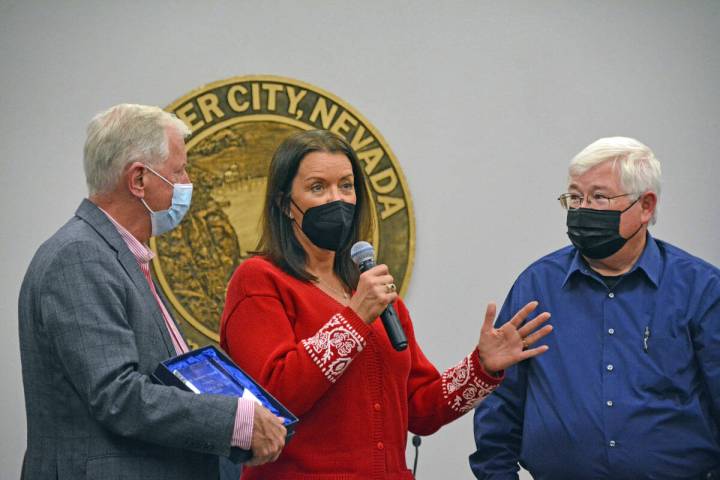 (Celia Shortt Goodyear/Boulder City Review) Lori Merrell, center, thanks Mayor Kiernan McManus, ...