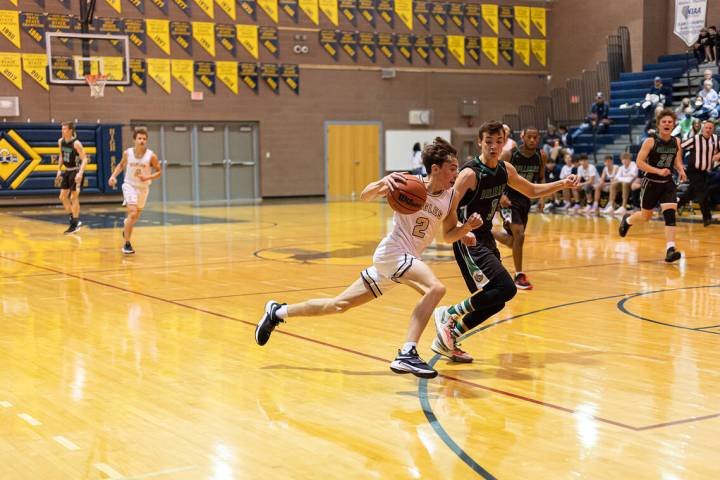 (Jamie Jane/Boulder City Review) Boulder City High School senior Hayden Sullivan, center, score ...