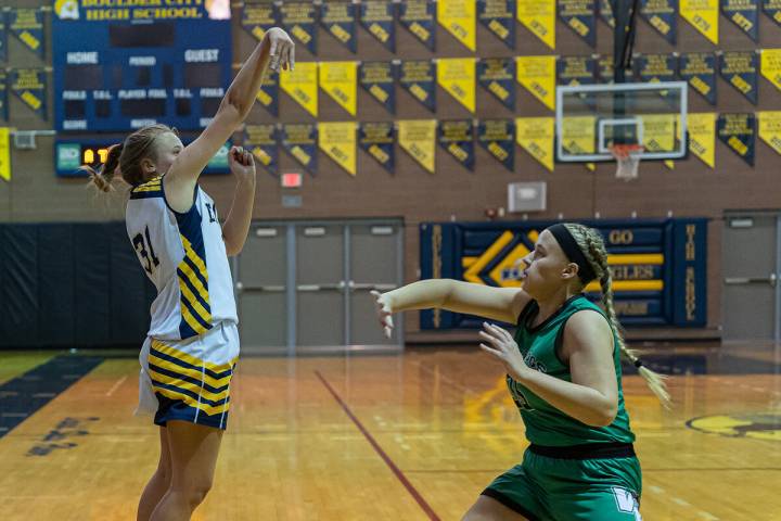 (Jamie Jane/Boulder City Review) Boulder City High School junior Acacia Williams, seen in actio ...