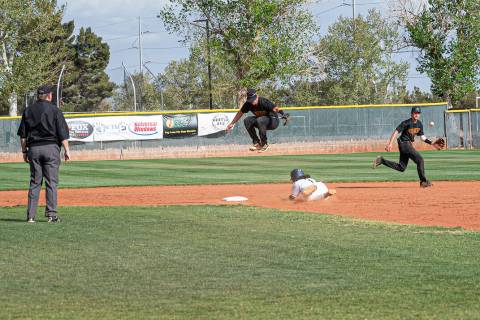 (Jamie Jane/Boulder City Review) Sophomore Derek Render slides into second base during the Eagl ...