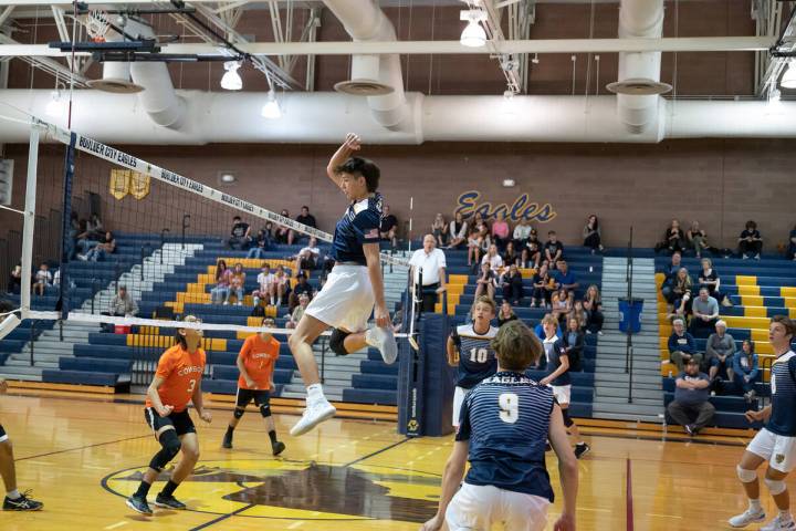 (Jamie Jane/Boulder City Review) Boulder City High School sophomore Travis Hess shows his stuff ...