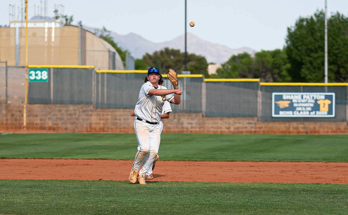 (Jamie Jane/Boulder City Review) Junior Brayden Cook comes in to make the catch during Boulder ...
