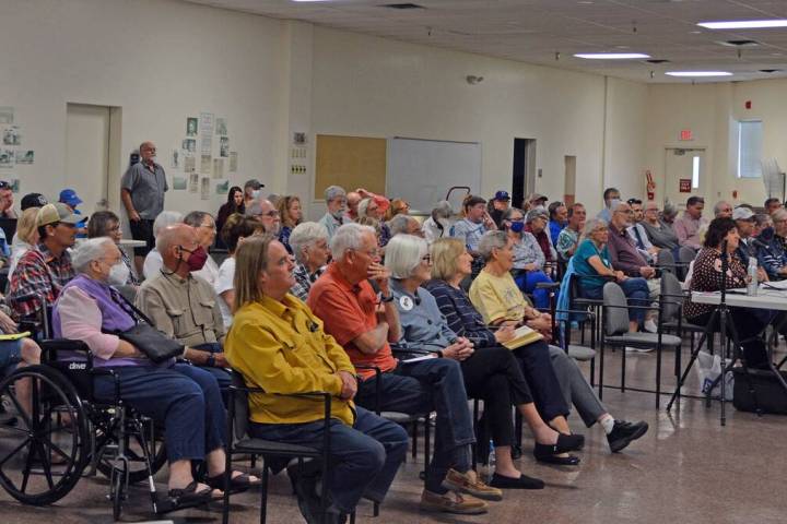 Celia Shortt Goodyear/Boulder City Review Community members fill the Elaine K. Smith Building f ...