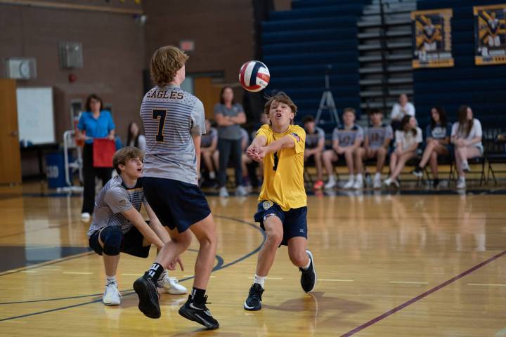 (Jamie Jane/Boulder City Review) Boulder City High School’s boys varsity volleyball team defe ...