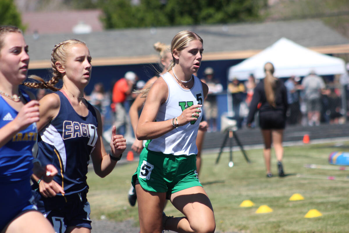 (Mark Misuraca) Boulder City High School freshman Makayla Nelson, center, looks to break from t ...