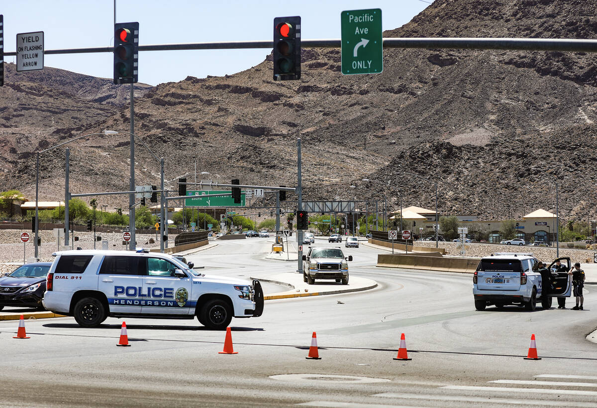 (Las Vegas Review-Journal file photo) Police block the the entrance to U.S. Highway 95 on Horiz ...