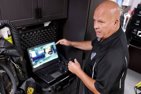 (K.M. Cannon/Las Vegas Review-Journal) Technical diver Steve Schafer shows how he uses an under ...